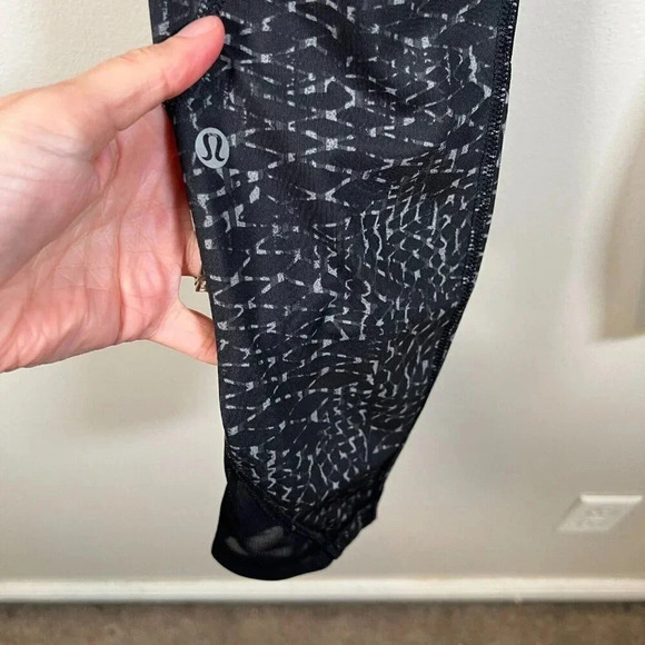 Lululemon Inspire Tight II Size 6 Samba Snake Battleship Black Athletic Active - Picture 8 of 10